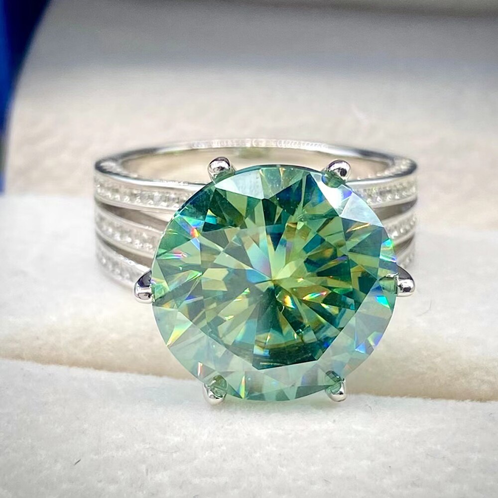 10ct Green Super Size Moissanite Ring (1)