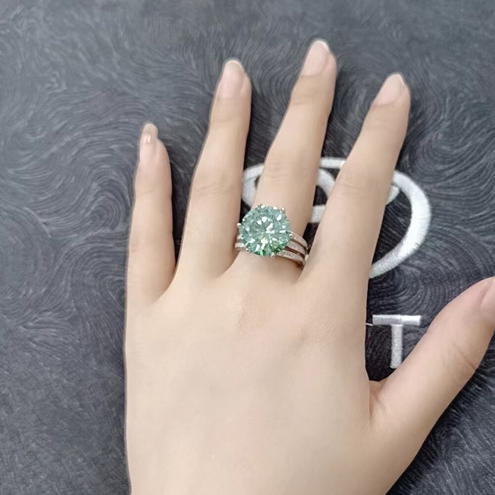 10ct Green Super Size Moissanite Ring (3)
