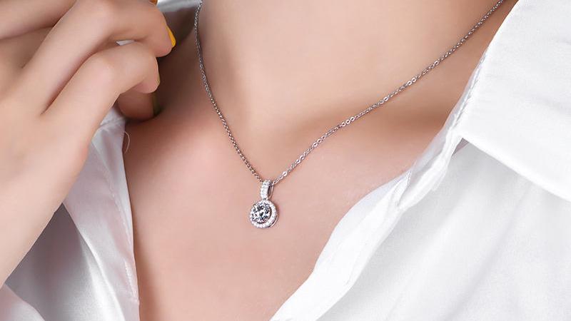 1 Carat Brilliant Cut Genuine Moissanite Halo Set Pendant in Sterling Silver (S925)