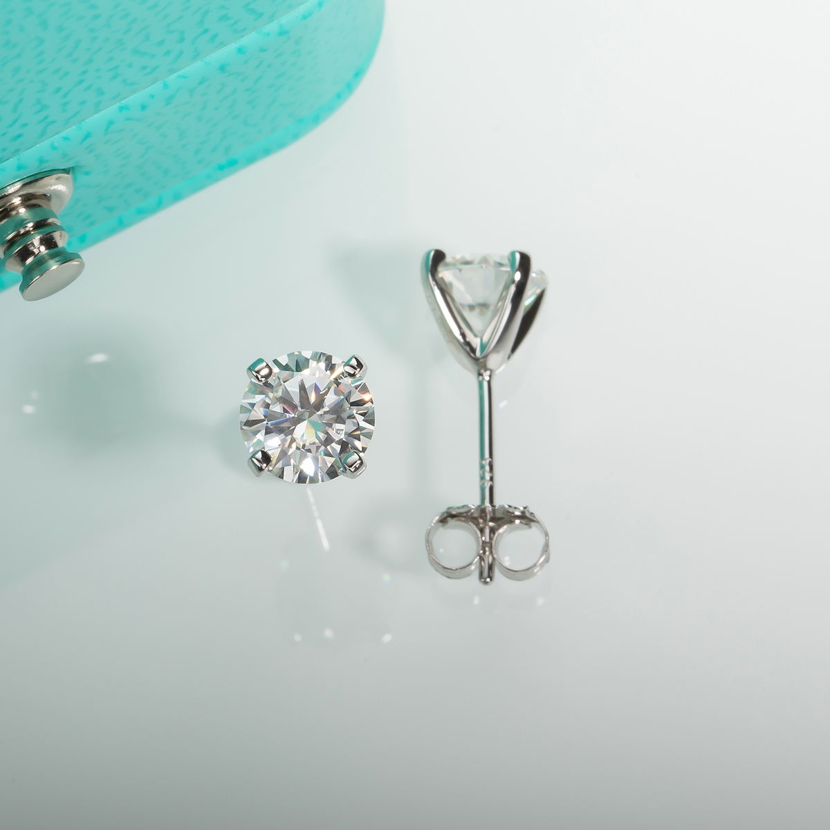 4 Prong Moissanite Stud Earrings (4) 4 Prong Moissanite Stud Earrings