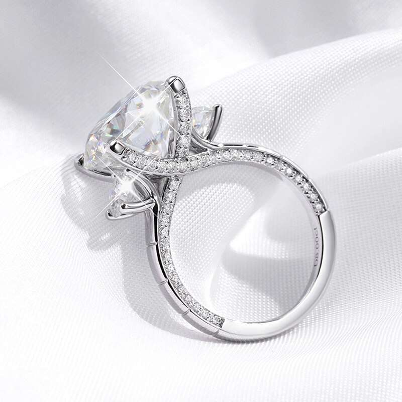 Celeste 8ct Moissanite Trilogy Crossover Ring (1)