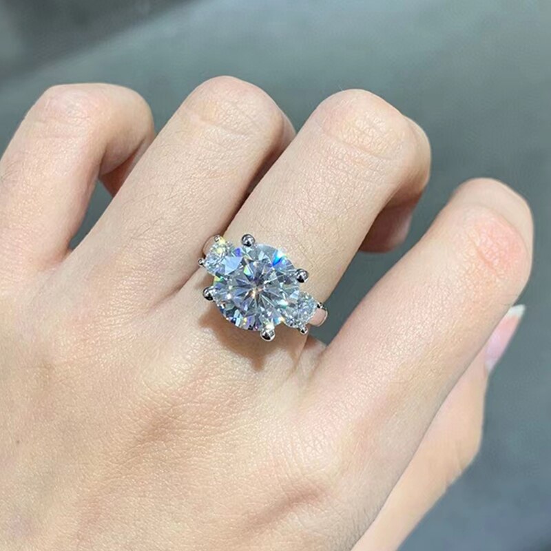 Celeste 8ct Moissanite Trilogy Crossover Ring (3)