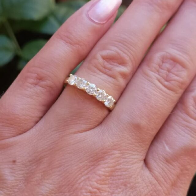 Lilou 4mm round moissanite eternity wedder ring (Modelled YG)