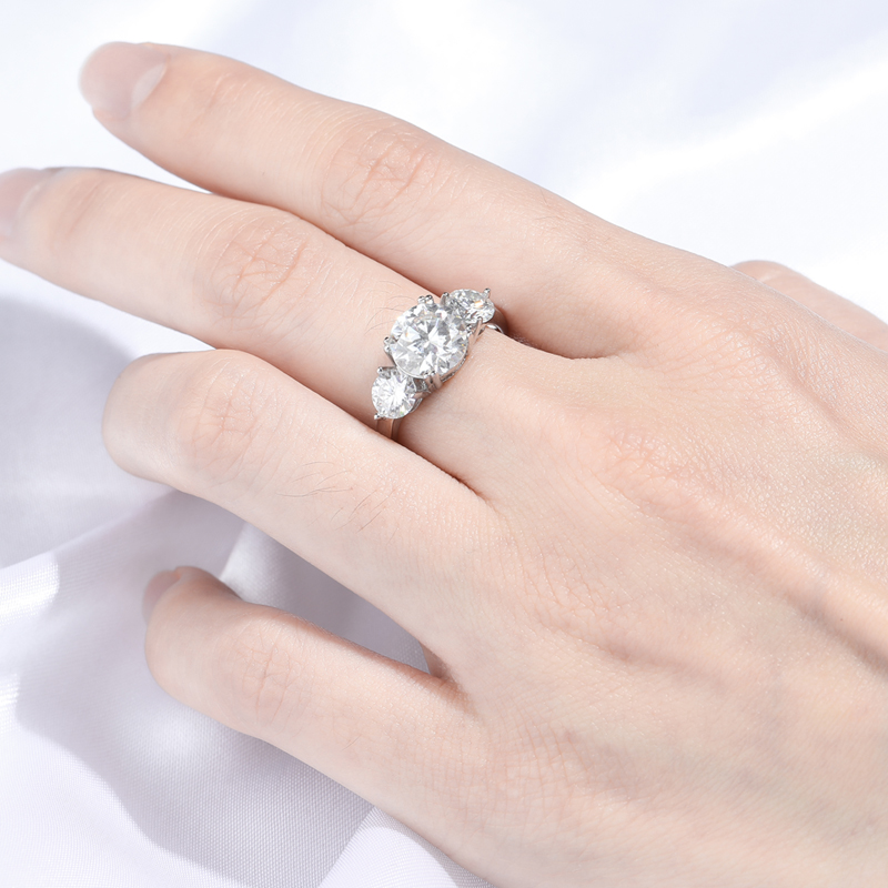 round moissanite trilogy ring (6) round moissanite trilogy ring