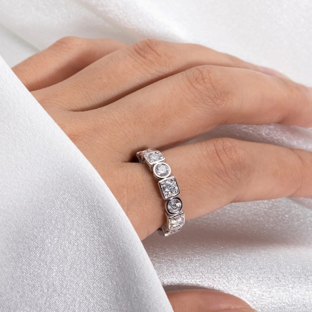 Beverly Moissanite Round Square Bezel Eternity Ring (5)