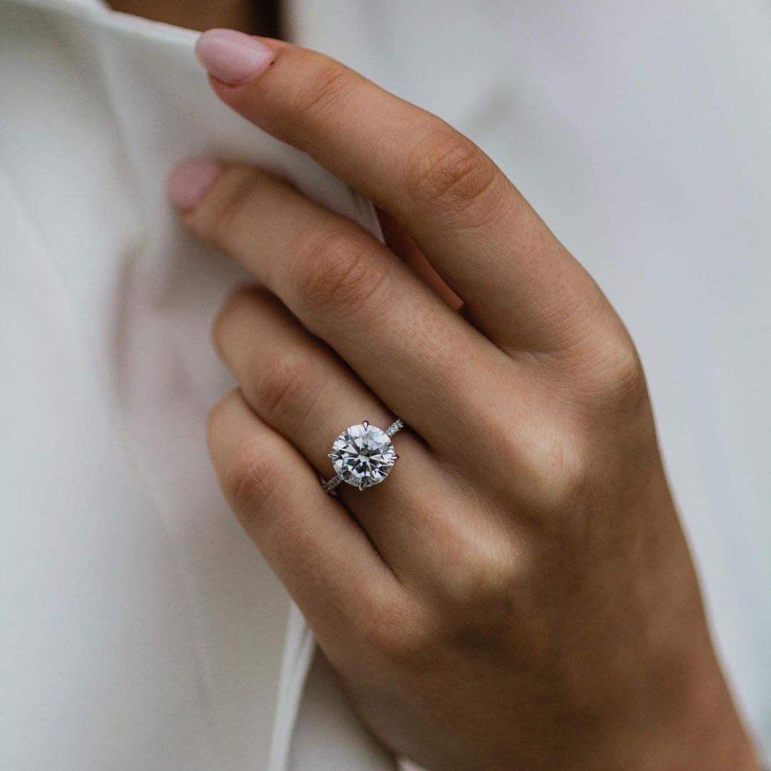 4 Carat Brilliant Cut Modern Round Moissanite Ring 4 Carat Brilliant Cut Modern Round Moissanite Ring