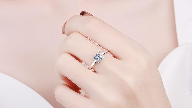 1ct Princess Cut Cathedral Setting Modelled