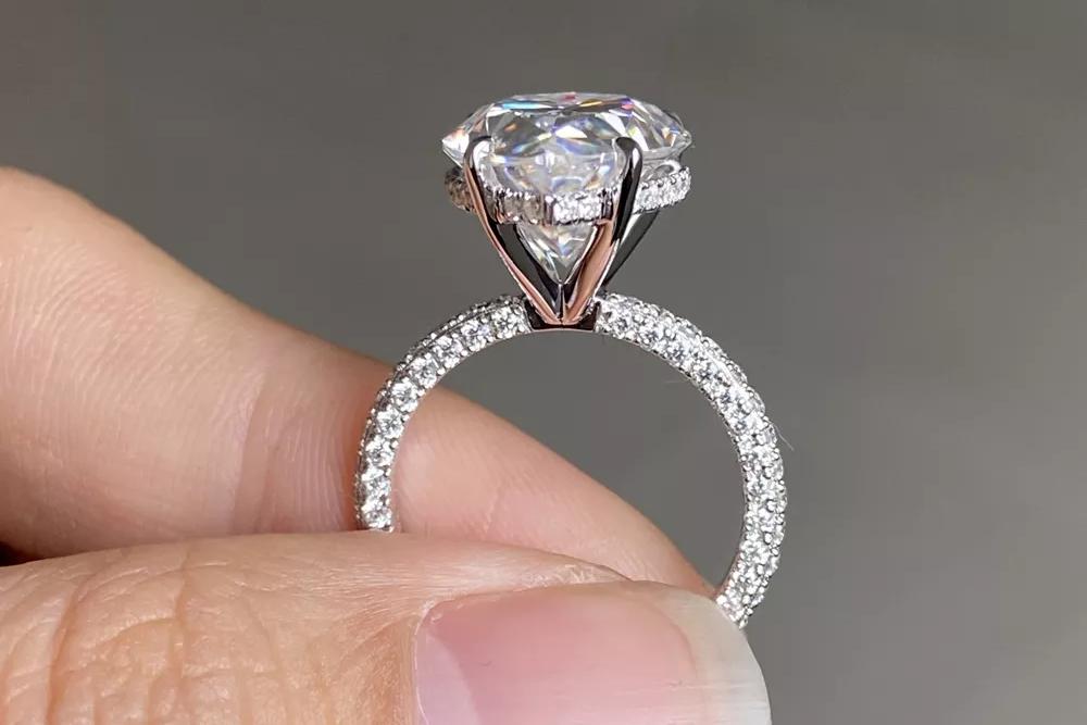 10ct Pear Moissanite Solitaire Ring (2) Pear Moissanite Solitaire Ring