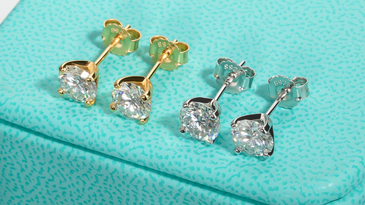 4 Prong Moissanite Stud Earrings (1)