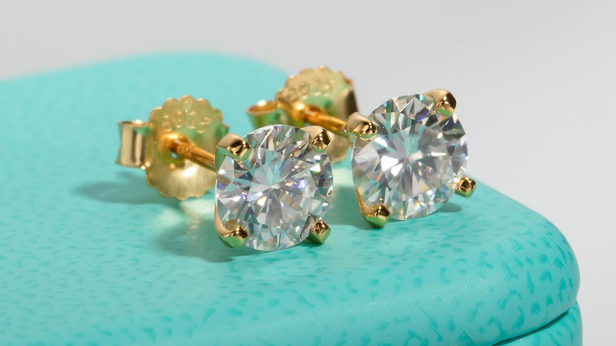 4 Prong Moissanite Stud Earrings (3) 4 Prong Moissanite Stud Earrings