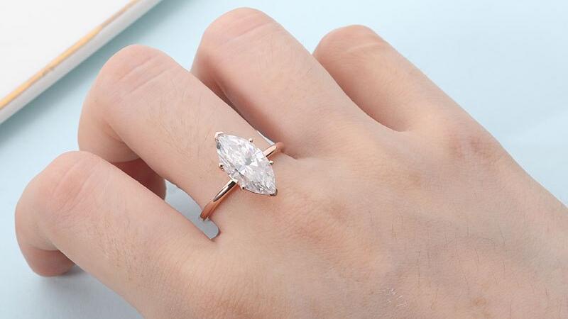 3 or 12 carat marquise Solitaire ring (1) 3 or 12 carat marquise Solitaire ring