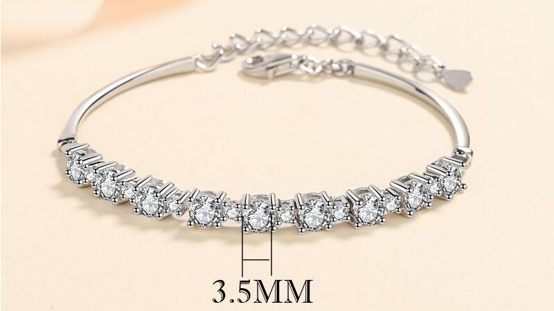 Alternating Moissanite Bracelet (1) Alternating Moissanite Bracelet