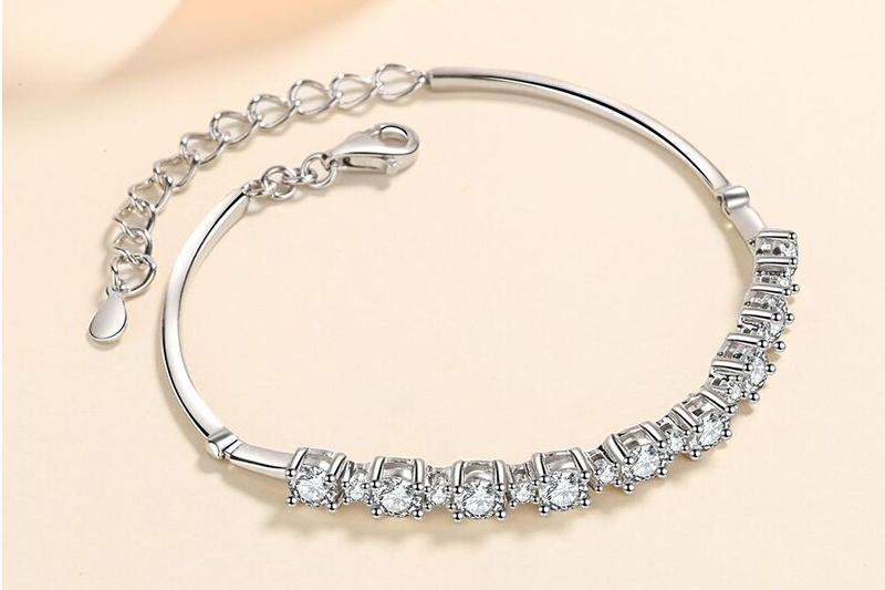 Alternating Moissanite Bracelet (2) Alternating Moissanite Bracelet