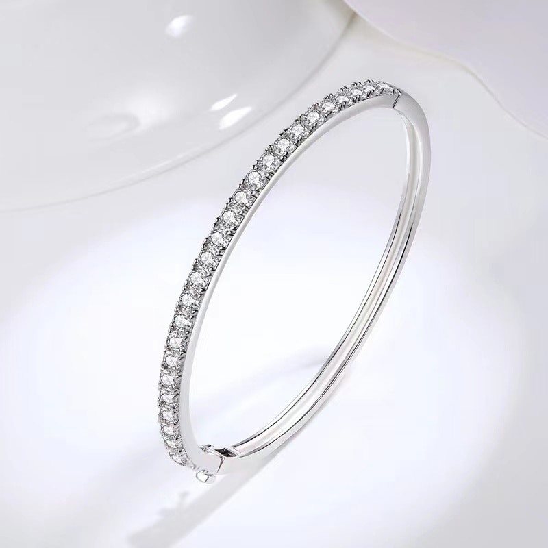 Hinged Moissanite Bangle (18) Hinged Moissanite Bangle WG 0.1ct