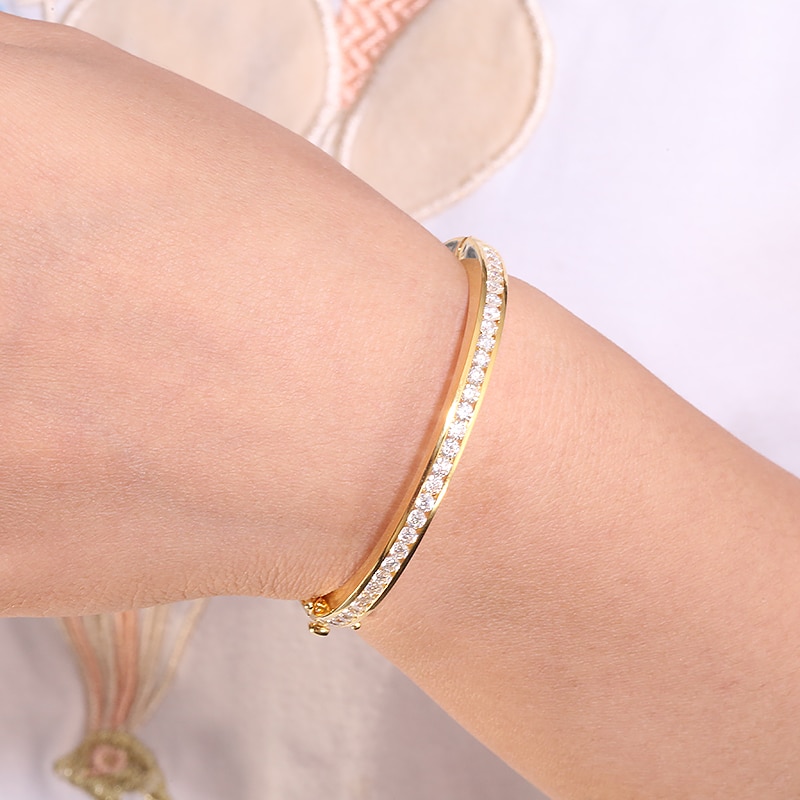 Hinged Moissanite Bangle (4) Hinged Moissanite Bangle YG Modelled