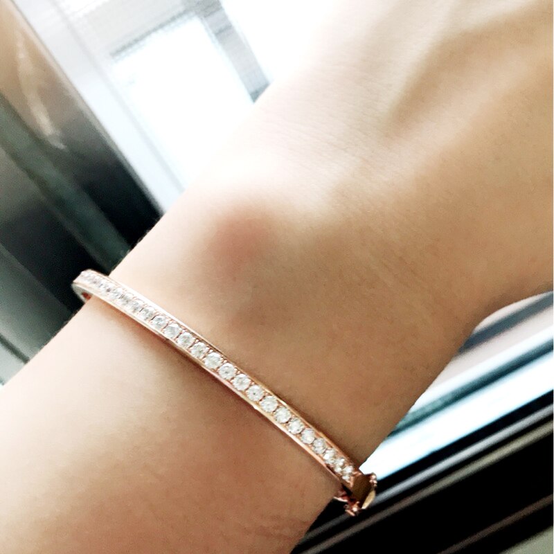 Hinged Moissanite Bangle (7) Hinged Moissanite Bangle RG Modelled