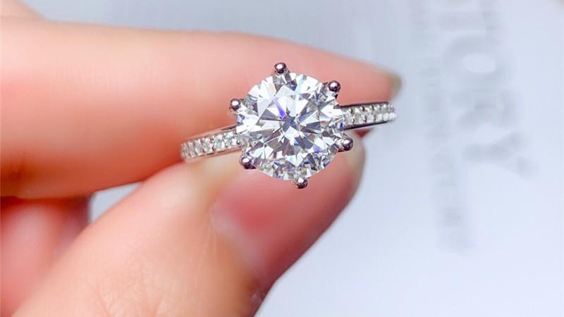 Roxette Round Moissanite 6 prong ring